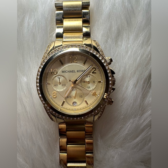 Michael Kors Radiant Gold Women's Watch - Picture 2 of 6